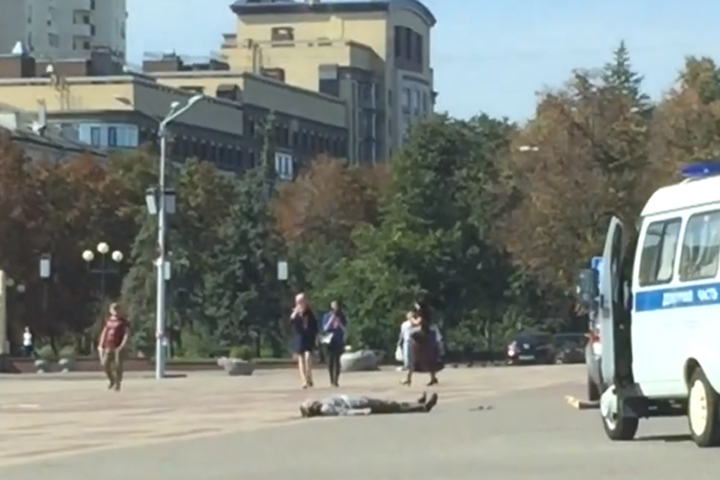 В Белгороде пенсионер привез труп к зданию правительства В Белгороде пенсионер привез труп к зданию правительства